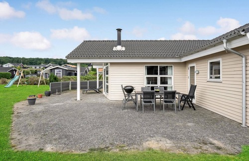 Grønninghoved Strand House | Nice home in Sjølund with WiFi