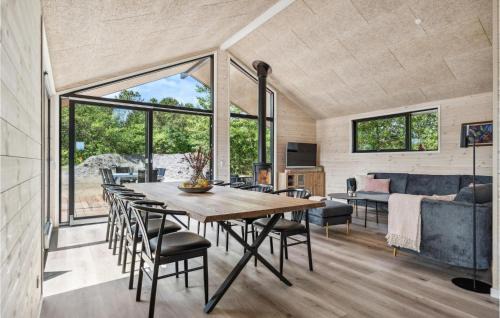Skaven Strand House | Nice Home In Tarm With Wifi