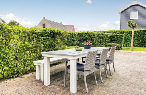 Tzummarum House | Nice home in Tzummarum with WiFi
