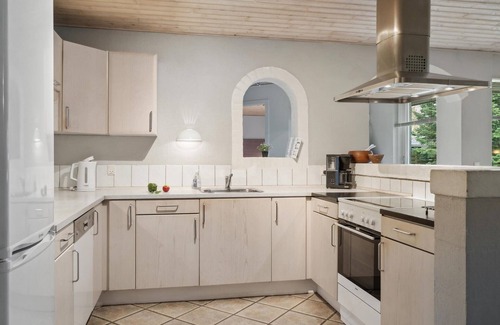 Bøtø By House | Nice home in Væggerløse with sauna