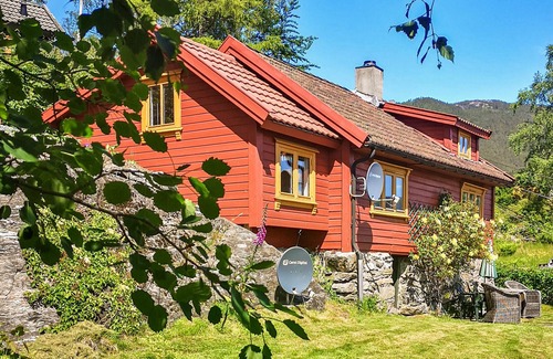 Kvinnherad House | Nice home in Valen with house sea view