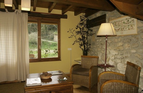 Buelles Cottage | NICE HOUSE WITH GARDEN BETWEEN THE MOUNTAINS AND THE SEA