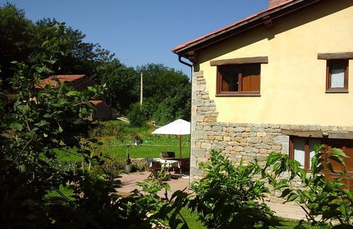 Buelles Cottage | NICE HOUSE WITH GARDEN BETWEEN THE MOUNTAINS AND THE SEA