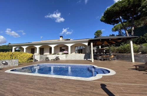 El Mas Mora Villa | Nice house with capacity for 12 people. Private pool BBQ area and free wifi. Vivalidays Kiros.