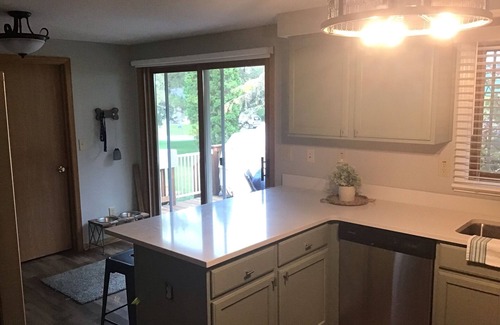 Como House | Nice house with large lot close to bars and Lake Geneva