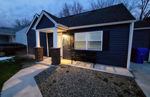 West Seneca House | Nice house with private parking, king bed fenced yard