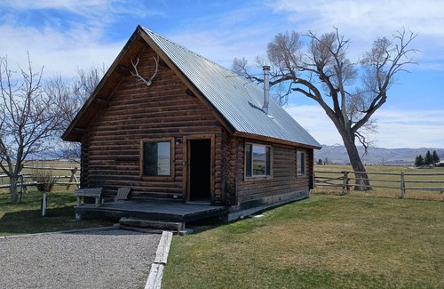 Dillon Cabin | Nice little cabin just south of Dillon.