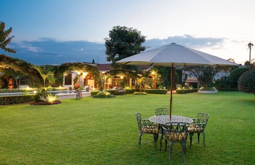 Cuernavaca House | Nice property Colonial-Modern Stlye with a beautiful garden for events.