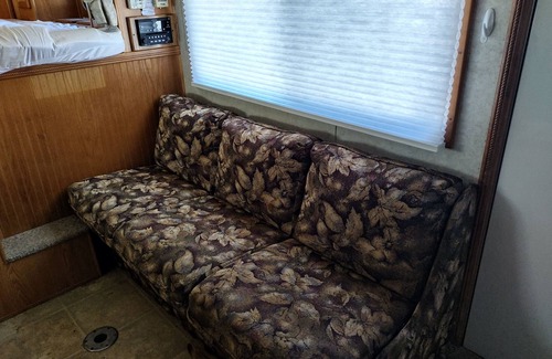 Council House | Nice RV with AC in charming Lebanon