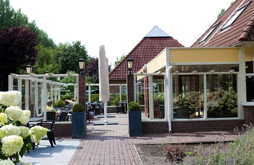 Municipality of Langedijk House | Nice safari tent near recreation area