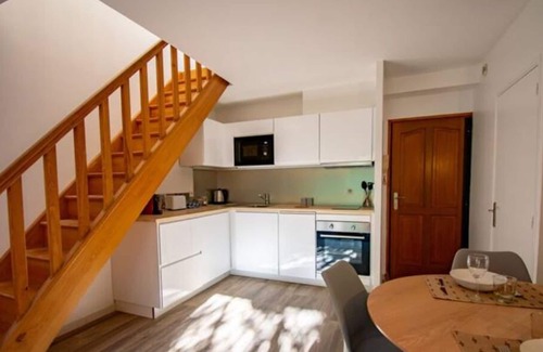 Est Apartment | Nice T2 with small garden and parking near the historic city center