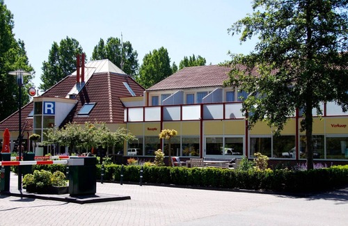 Municipality of Langedijk House | Nice tent with bathroom, near a recreation area