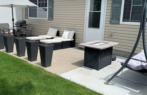 West Omaha House | Nice Townhome with FREE breakfast, snacks and coffee.