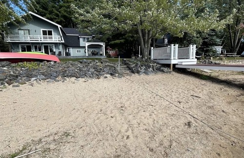 Thompson's Point House | Nicely appointed four bedroom shorefront home