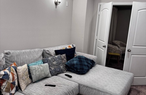 Cypress House | Nicely Cozy Room with Wi-Fi and AC in Cypress