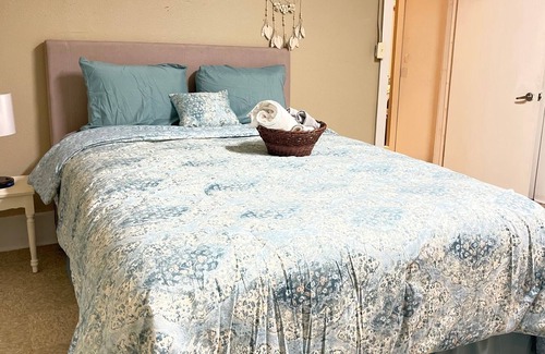 Freetown - Port Rico House | Night at the Museum-Historic home with front porch near Downtown sleeps 8