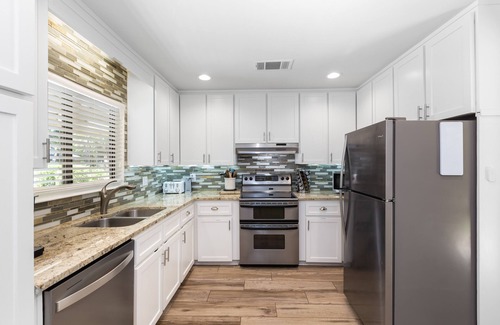 Sea Pines House | Nine Wisteria Lane-1 LEVEL Renovated Home ,Wi-Fi, FENCED, 229, 10 stars reviews