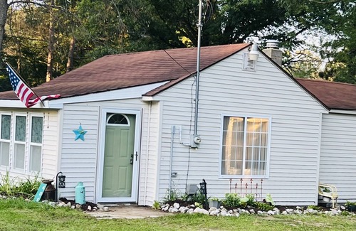 Lake House | nMaple Street Cottage is the perfect couple’s retreat.