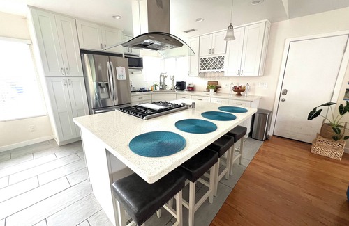 Talmadge House | nNEW! nFamily Friendly Retreat w/Yard & Playn2000sqftnFree ParkingnAT&T Fiber