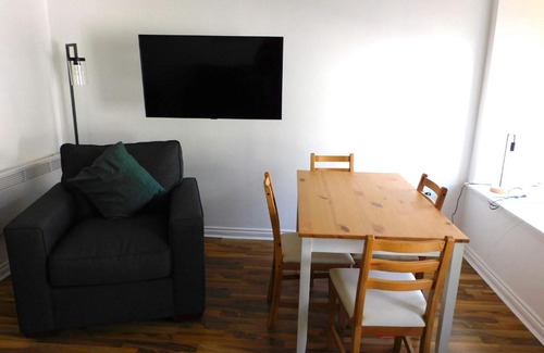 Lanark Apartment | No 1 - 2 bedroom apartment in Lanark Town Centre