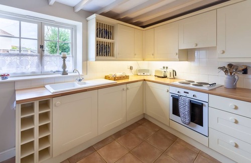 Burnham Market Apartment | No. 4 Back Lane - sleeps 3 guests in 2 bedrooms