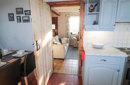 Berwick-upon-Tweed Cottage | NO.4, pet friendly, with open fire in Beal
