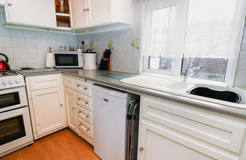 Aberystwyth Cottage | NO 7, pet friendly, with pool in Aberystwyth