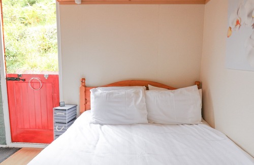 Aberystwyth Cottage | NO 7, pet friendly, with pool in Aberystwyth