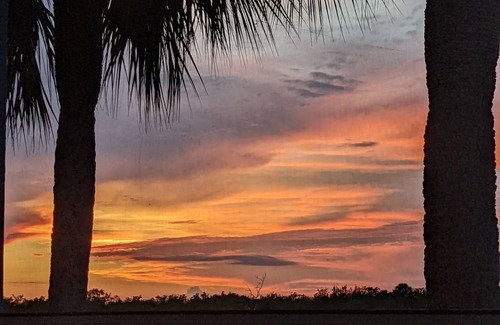 Hammock Bay Condo | NO CHORES! Waterfront .Minutes to world class beaches Marco/Naples