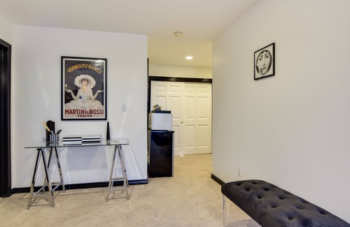 Travis Heights House | No Clean Fee! Graduations! Weddings! 2 Walk to SoCo & DT Hot Tub/Plunge pool