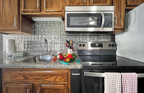 Table Rock Condo | NO STEPS Close to strip, marina, quiet & secluded
