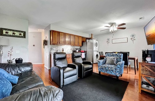 Table Rock Condo | NO STEPS Close to strip, marina, quiet & secluded