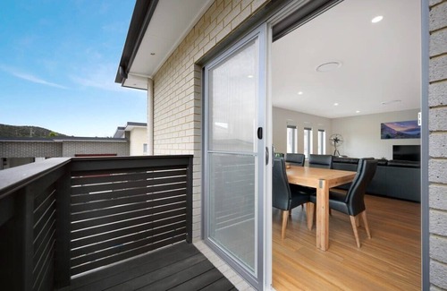 Warrane Villa | No5, Modern NEW Villa-10 min to CBD/Airport.