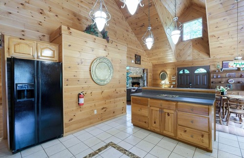 Morganton Cabin | Noble Crest – Luxe Lodge, Game Haven, Large Backyard, Deck & Starry Night Views