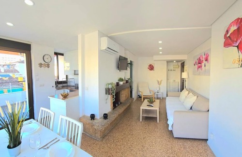 Torremolinos City Centre Apartment | Nogalera Rainbow, 2-bedroom apartment with Pool and parking.