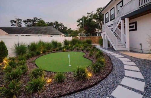 Warrington Villa | Noir Villa /2 bed 2 bath Modern Golf Oasis