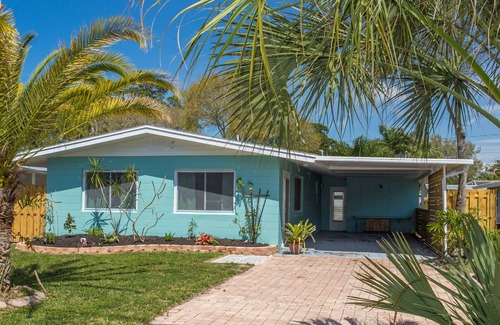 Laurel Cottage | Nokomis Beach Bungalow