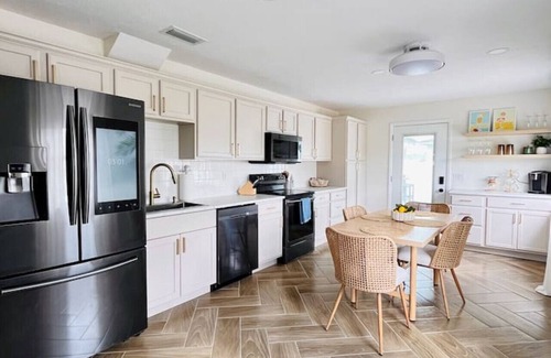 Laurel Apartment | Nokomis Waterfront Unit Walk to the Beach & Dining
