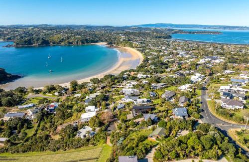 Oneroa House | Noll View - Stay Waiheke