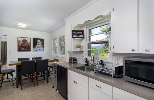 Old Fort House | Nomad Retreat | Pet-Friendly, Hot Tub & Mountain View