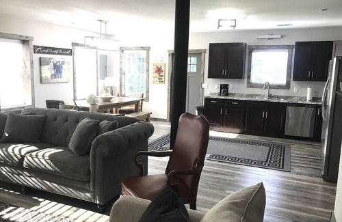 Oakland House | Nonna’s Place - Pole Barn Dwelling Near Mammoth Cave