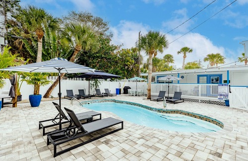 Siesta Key Cottage | Nook Cottage Across street from beach and Heated Pool