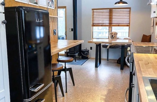 Traverse City House | Nook UpNorth:Secluded w/HotTub