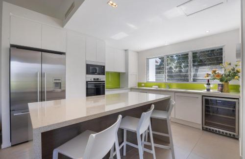 Sunshine Beach House | Noosa gem! Walking distance to cafes - shops - Sunshine Beach and dog Beach