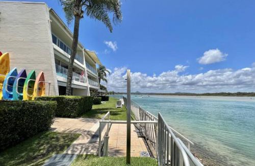 Noosa Heads Apartment | Noosa waterfront resort mins walk from Hastings 40NH
