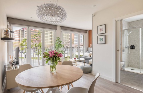 Gornal Apartment | Nordic style apartment near Plaza España