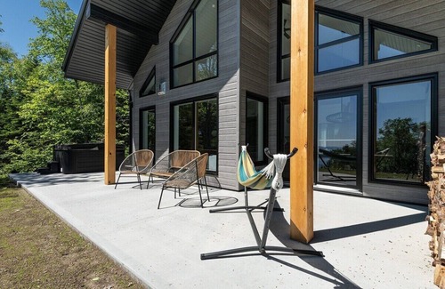 Les Eboulements Ski Chalet | Nordik Emma 157 | Hidden bliss, great river view, jacuzzi