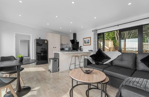 Raglan House | Norté Surf Vista - Whale Bay Raglan Holiday Home