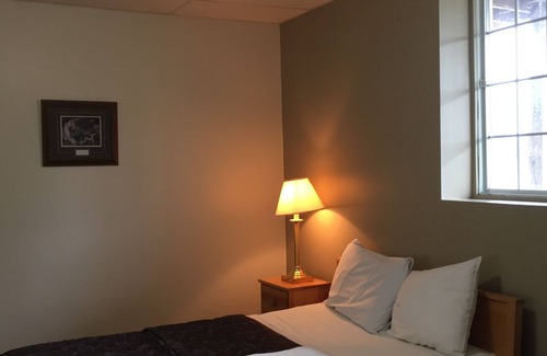 Cochrane Hotel | North Adventure Inn