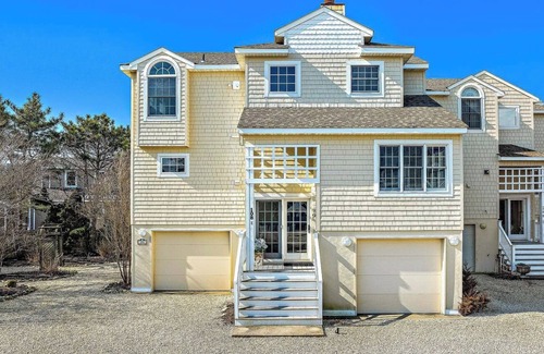 North Beach House | North Beach LBI Bayview Open Concept Home- Just 7 houses from the Beach